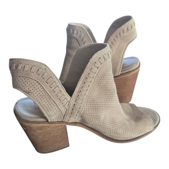 Steve Madden Sandals Women Sz 9M Tan Leather Peep Toe Perforated Block Heel - Picture 4 of 14
